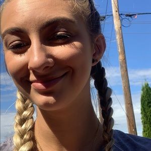 Meet your Posher, Anni